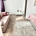D&a With Private Swimming Pool Apartment *