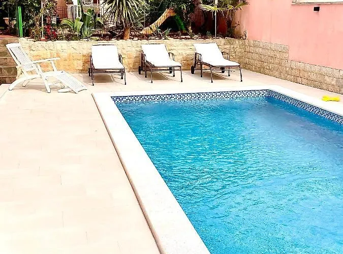 D&a With Private Swimming Pool
