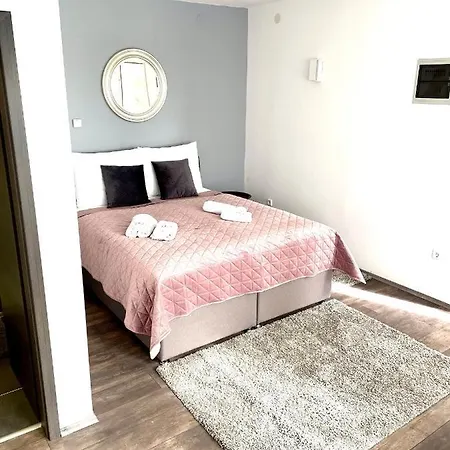 D&a With Private Swimming Pool