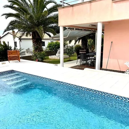 D&a With Private Swimming Pool *