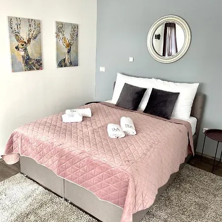 D&a With Private Swimming Pool Apartmán